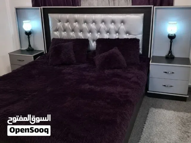 غرفة نوم بحالة الوكالة خشب لاتيه 18 ملبس مع إنارة LED وتحكم ريموت