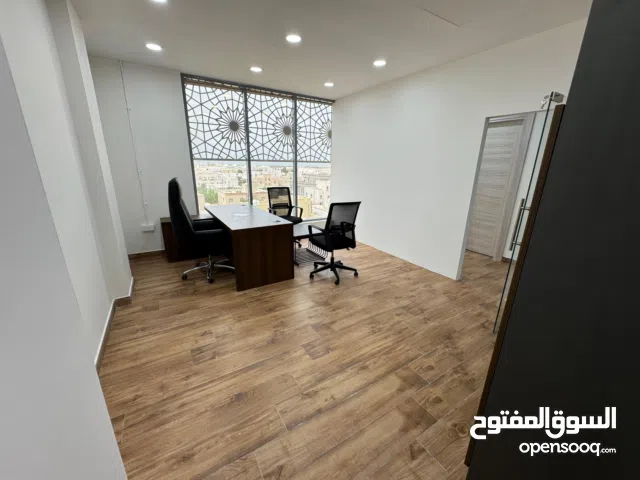 للبيع مكتب مجهز مع الأثاث – الموالح الشمالية (السيب)