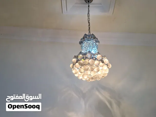 ثريات بحالة جيدة