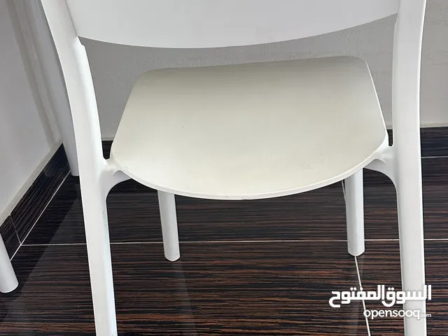 للبيع طاوله مكتب ايكيا + كرسي ايكيا بحاله ممتازه جدا الطاوله 120*60 cm