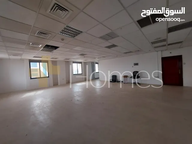 مكتب طابقي بموقع مميز للايجار في الشميساني، بمساحة مكتب 320م