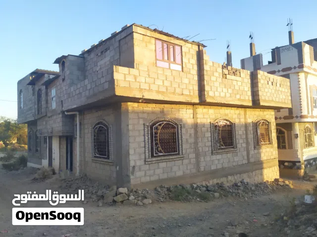 منزل للبيع على 3 شوارع