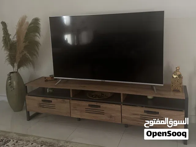 فرصة للبيع مكتبة راقية مع تلفزيون 65 بوصة