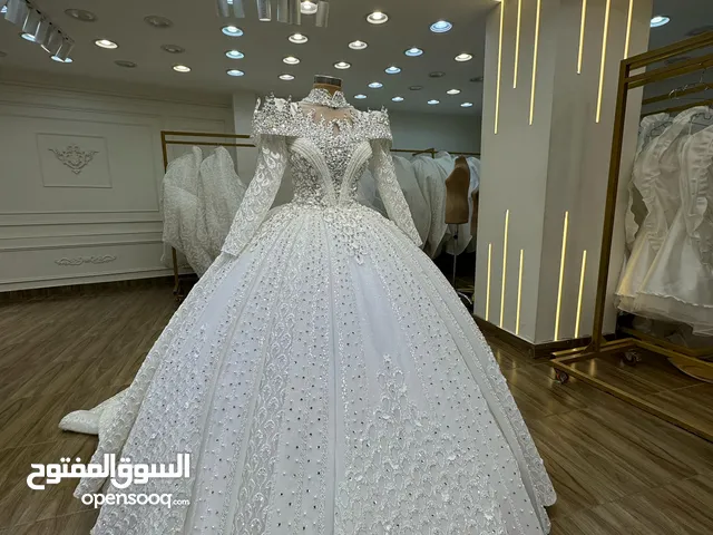 بيع وتصميم فساتين زفاف لكل انحاء العالم
