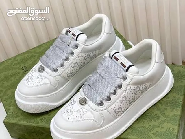 حذاء قمه في الجماليه وأناقه المرأه