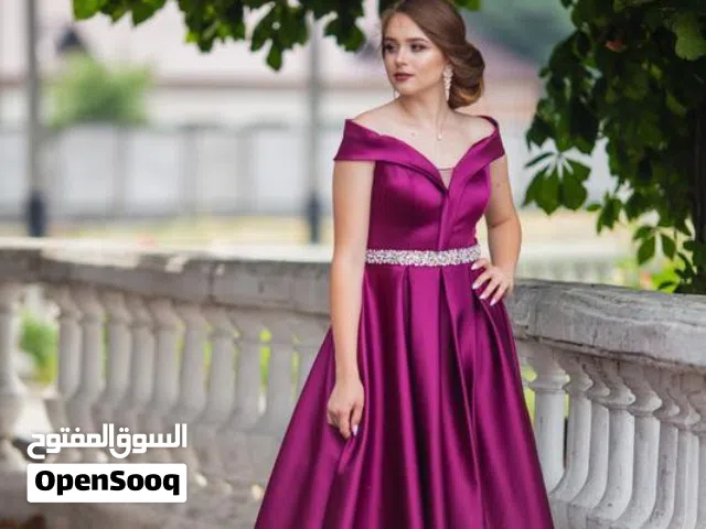فستان طويل ملبوس مره وحده