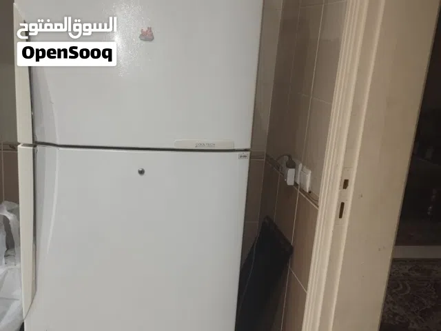 ثلاجة مطبخ نظيفة
