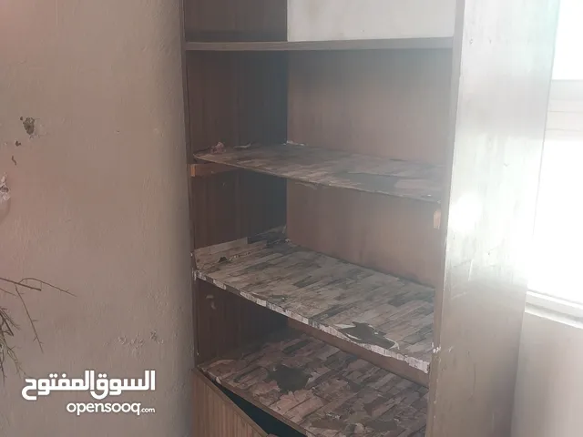فاترينه ( خزانه اغراض ) 4 رفوف ومخزن ببابين للبيع في اربد