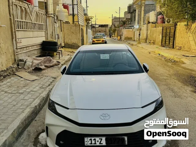 2025 تويوتا كامري E