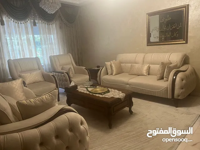 طقمين كنب فاخرين لغرفة الجلوس للبيع