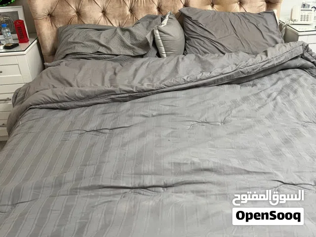 سرير طبي مع المرتبة