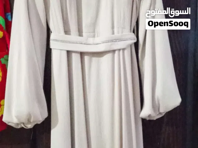 فستان طويل مو ملبوس وكتير ثقيل وبسعر مرتب