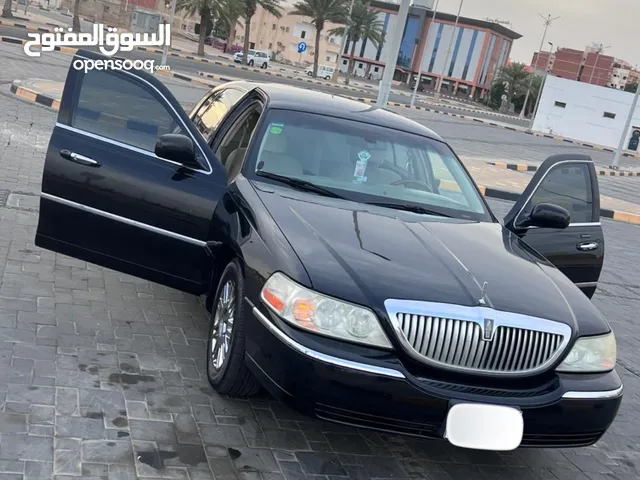 Used Lincoln Town Car in Yanbu