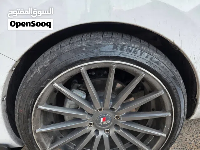 جنط وكوشوك 17 شبه جديد استعمال بسيط جدا للبيع او البدل