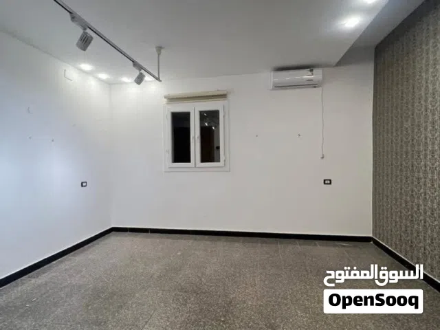 لإيجار استوديو مكتبي في الدور التاني يتكون من صاله و حمام و كفي كورنر للاستفسار عن طريق whatsApp