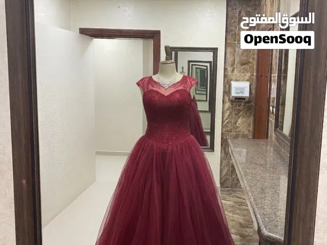 فستان سهرة برغندي (خمري)