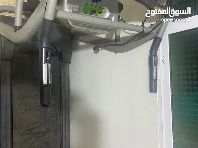 جهاز رياضي للمشي على كهرباء