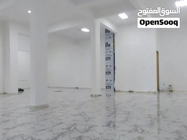 صاله أرضيه للإيجار في الماجوري على الرئيسي مباشرة وسط السنتر