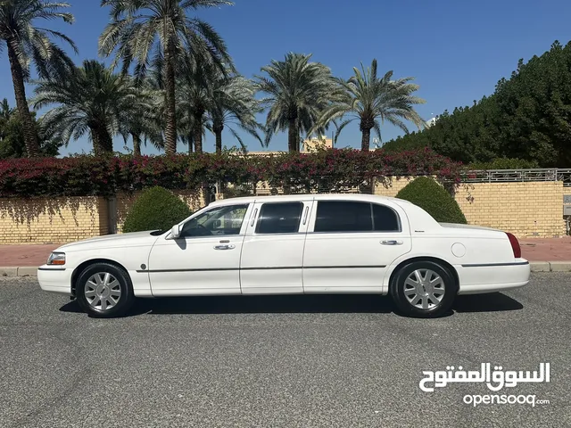 Used Lincoln Town Car in Hawally
