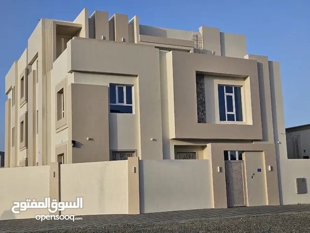 Villa for rent للإيجار في العامرات الأولى شارع الدقل بالقرب من جامع البر موقع ممتاز