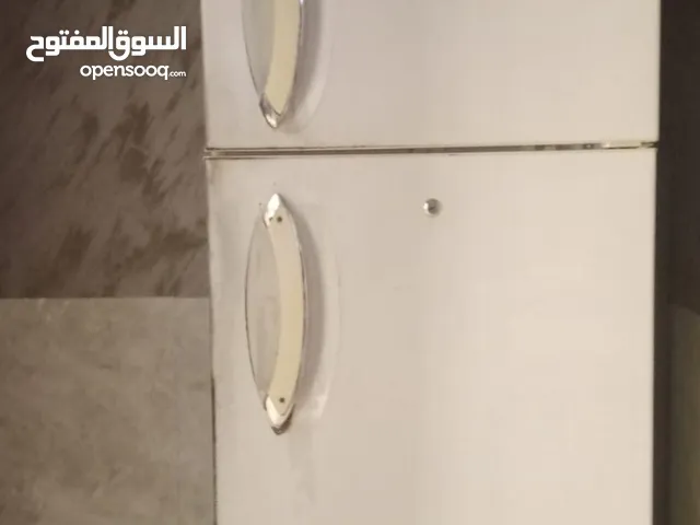 ثلاجة Lgبحالة ممتازة وتبريد ممتاز للبيع في منطقه عين الباشا 16قدم