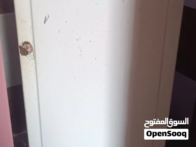 ثلاجة حجم وسط للبيع
