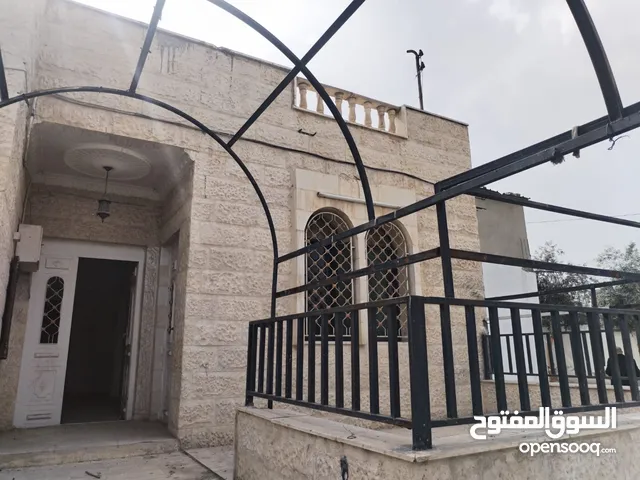 160 m2 5 Bedrooms Townhouse for Sale in Zarqa Al Autostrad