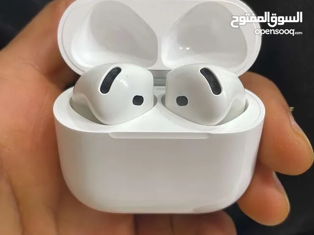 AirPods 4 مستخدمة