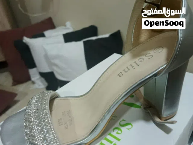 للبيع احذيه نسائيه مستعمل مره واحده فقط