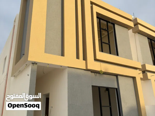 فيلا فخمة للبيع في العامرات 7/1 بتشطيبات راقيه و حديثة