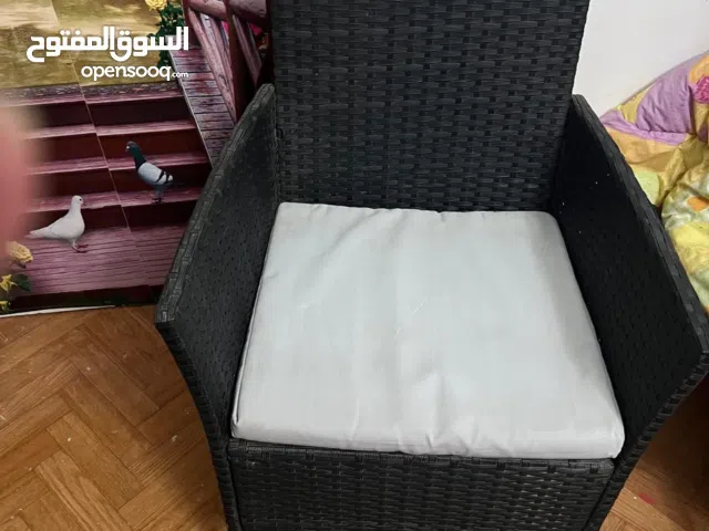 طقم كرسيين خزف مع طاولة قزاز للاثاث الخارجي الحدائق