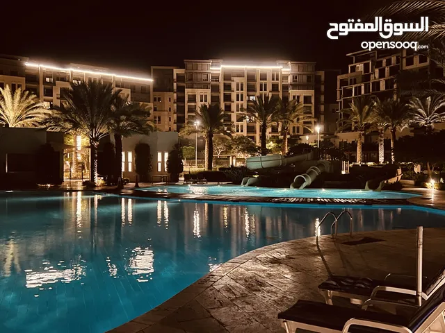 تمتع بقضاء أجمل الأوقات في سويت مفروش مميز في أجمل مناطق العقبة / منتجع قرية الراحة - مرسى زايد