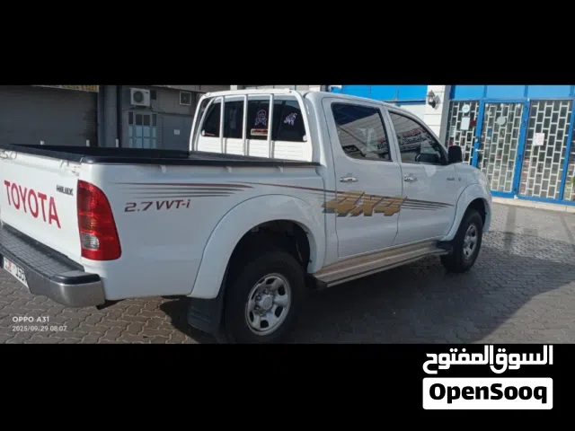 2010 تويوتا هيلوكس Standard