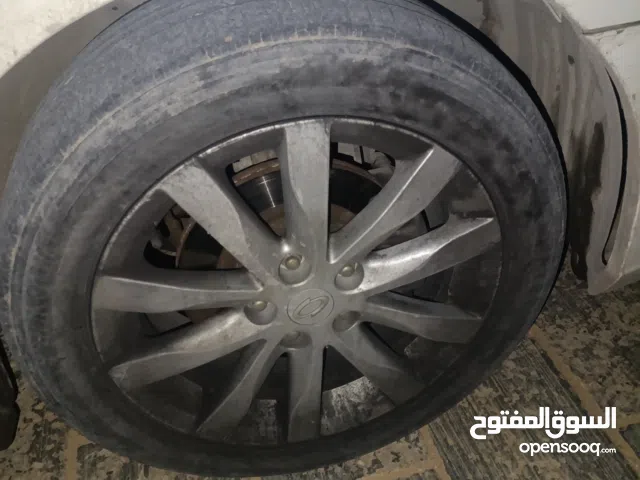 مطلوب 2 ديسكو نفس اللي في الصورة متع سيارة سامسونغ مقاس 17 او 4 ديسكو حديد