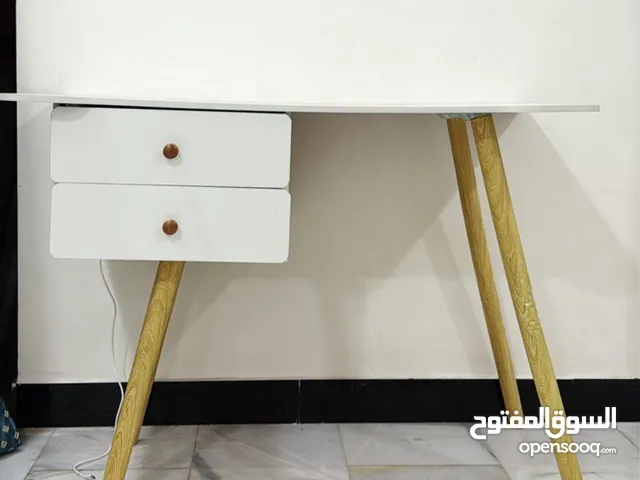 مكتبة دراسة او ميز تواليت