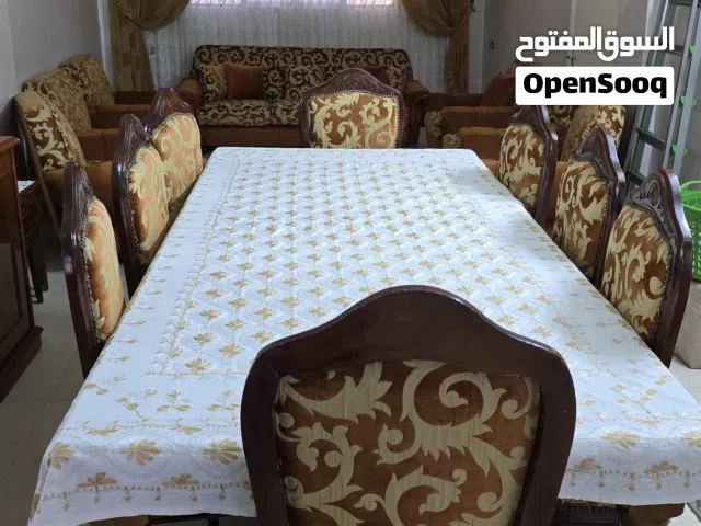 طاولة سفرة كبيرة مع الكراسي عدد 8
