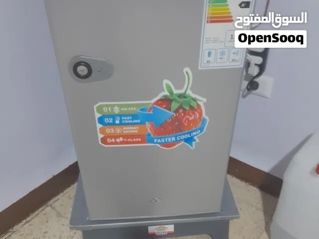 ثلاجة مكتب وكالة إستعمال اسبوع مع جرة غاز فيها نصها