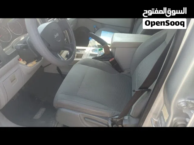 2008 جيب شيروكى Standard