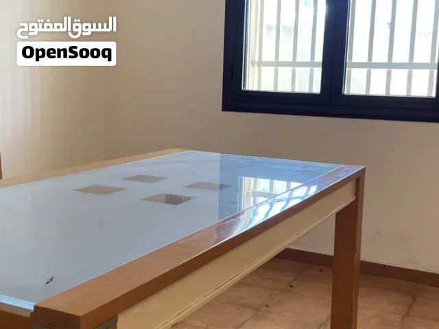 طاولة المانية الصنع