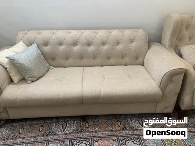 تخم قنفات مع ميز وطبلات