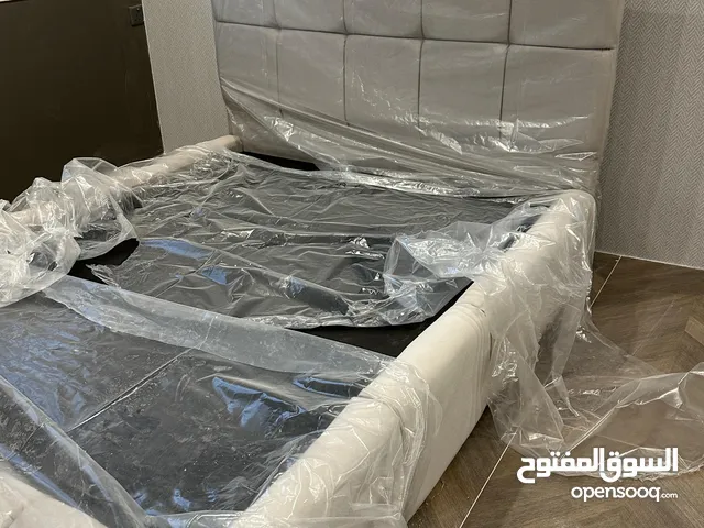 للبيع سرير جديد متر و 50