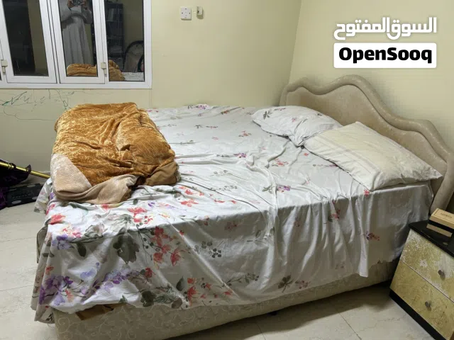Double &  single bed.  سرير مزدوج. وفردي