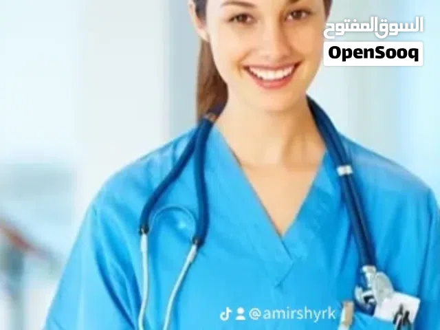 يوجد لدينا ممرضات ومرفقات كبار السن مع مبيت