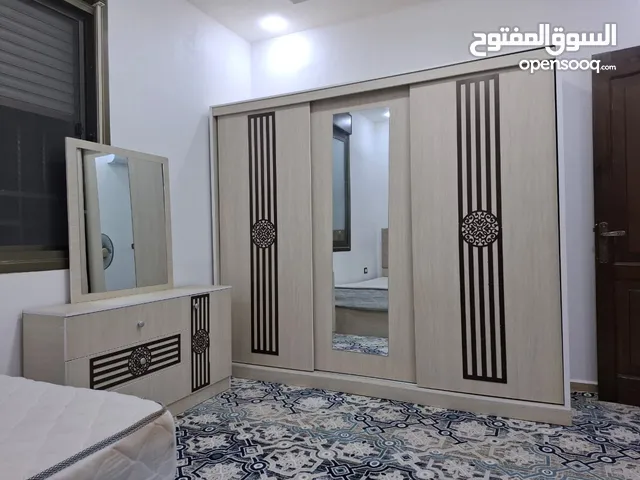غرفة نوم شبابية للبيع