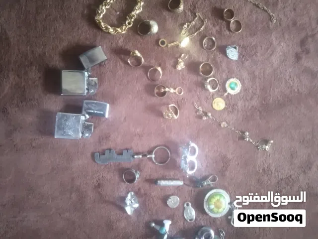 قداحات عدد2 تعمل على الكاز واكسسوارات ومدليات وخواتم واساور في منهم مختوم وقلم نوت 4سامسونج