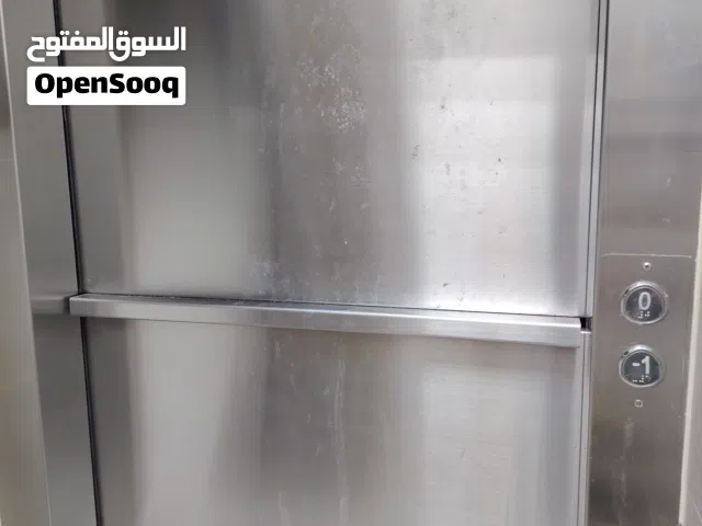 مصعد مطعم داخلي