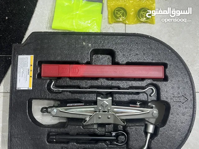 عدة كاملة مال كورلا كروس 2024 جك و كل الملحقات اللي تجي وياها و ياها الكبات مال الويل كب جديدة