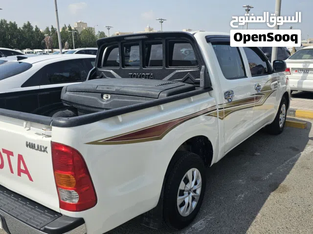 تيوتا هيلوكس  نظيف مكيف بدون حوادث 2.7