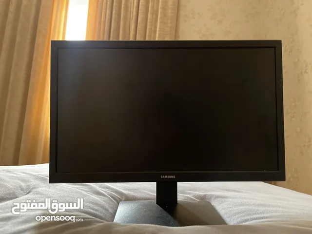 17" Samsung monitors for sale  in Ras Al Khaimah