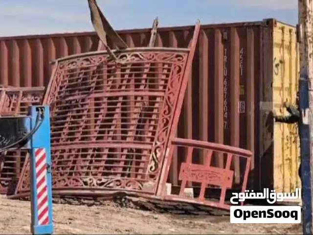 عندي شبابيك وبيبان كبار للبيع  بابين وشباكين ملحومات سوه. وشباكين كبار